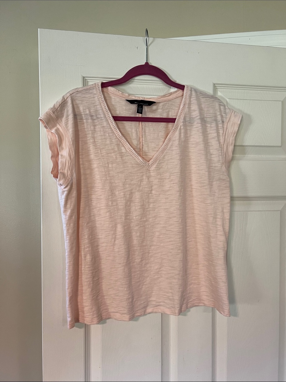 White House Black Market Pale Pink V-Neck Slub Knit Tee